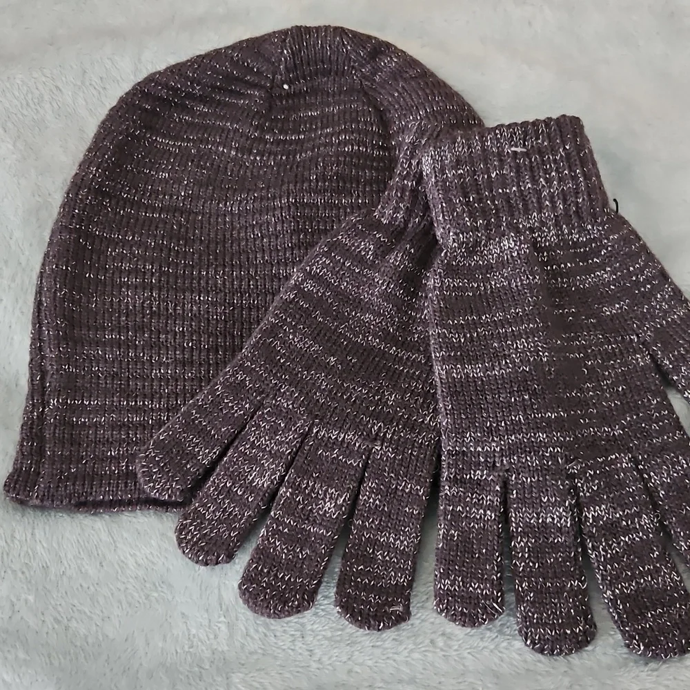 Hat and gloves